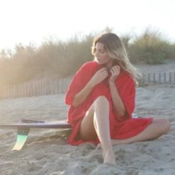 Poncho Surf Femme Saint Jacques Wetsuits Cape Rouge -Sports Nautiques Série Magasin poncho surf femme saint jacques wetsuits cape rouge 1